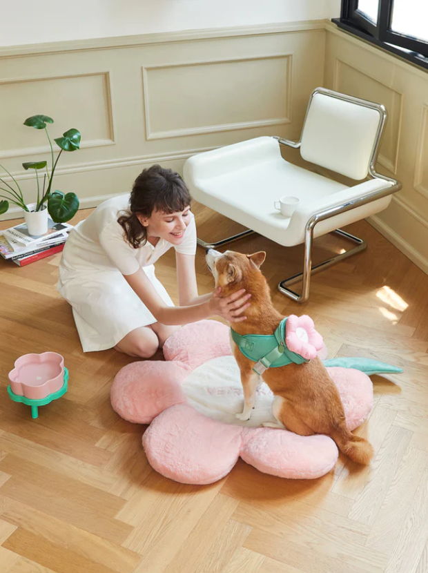 Flower-Shaped Pet Bed – “Flora”, Removable Cover, 33.5 in (Pink/Green/White)